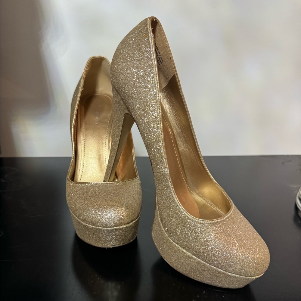 Also Round Toe Gold Glitter Platform Heels